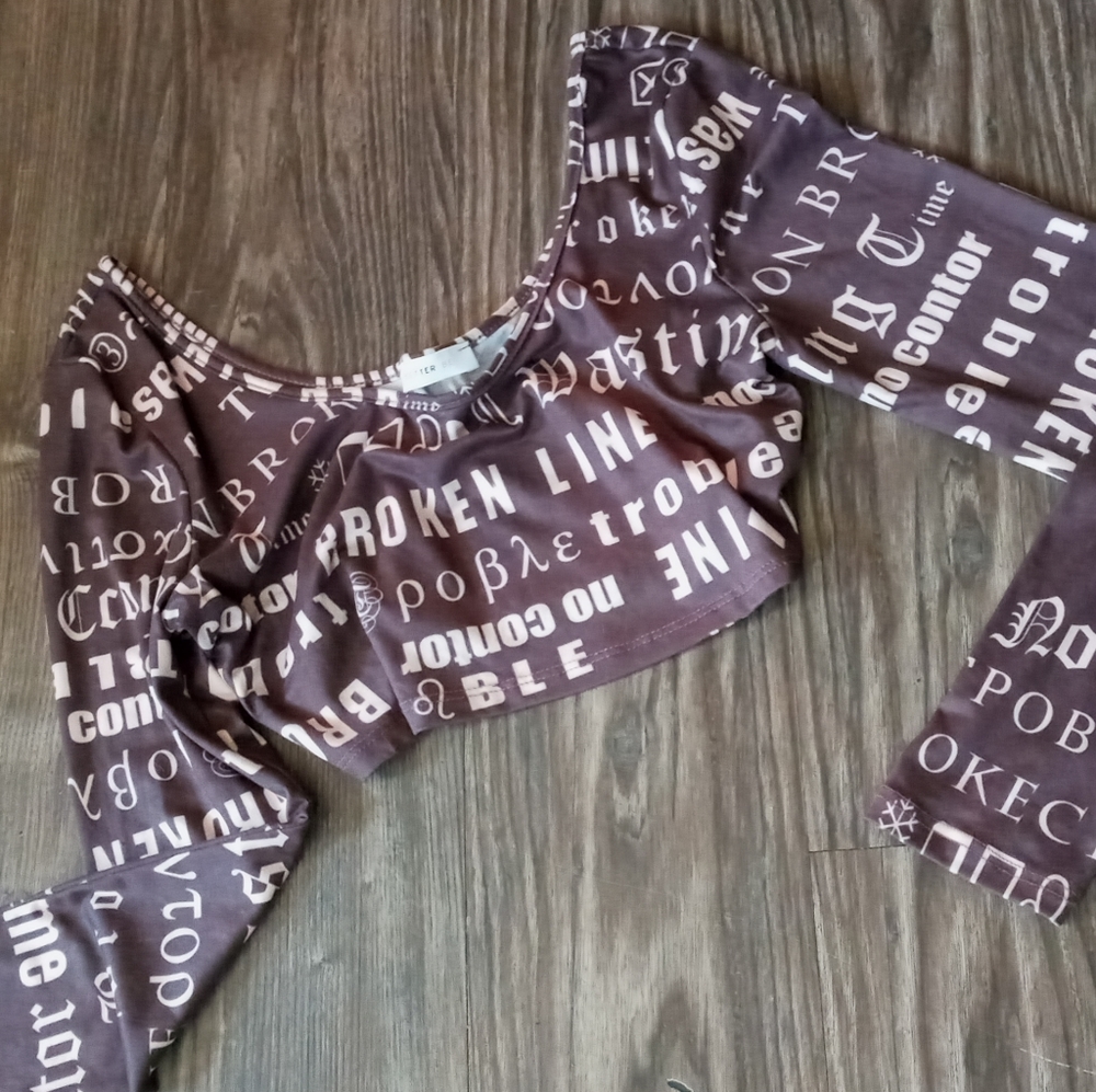 Oiuji Crop Top